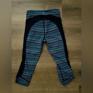 Lululemon Fabulous Heather Blue Size 2 Capris with pockets